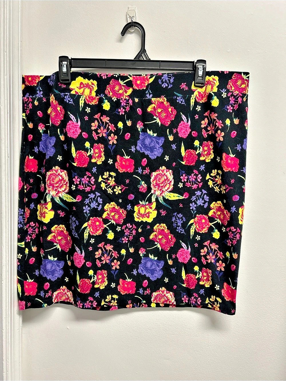 Torrid x Betsey Johnson Roses Floral Mini Skirt in Black & Pink